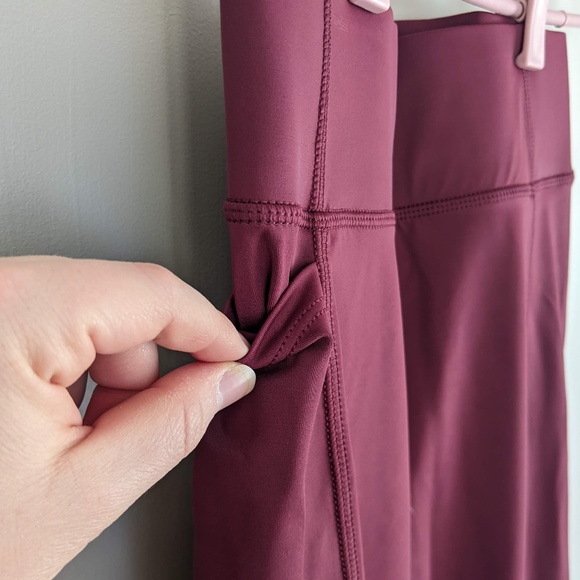 Lolë leggings with mesh panels and two pockets, unworn! XS - Picture 4 of 10